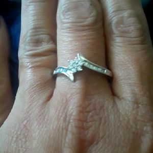 1/4 CT. T.W. Diamond Flower Custer Bypass Ring in 10K White Gold